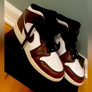 Jordan 1 Mid SE "Black/Infrared/White/Sail"  sz 6.5 Y / women sz 8